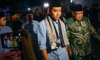 Cawapres Gibran Rakabuming Raka dan mantan Ketua Umum PBNU Said Aqil