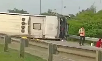 Kecelakaan bus Handoyo di exit tol Cikopo