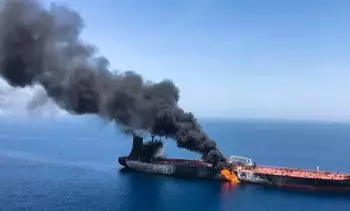 Sebuah rudal diluncurkan dari daerah yang dikuasai Houthi, menghantam kapal tanker komersial