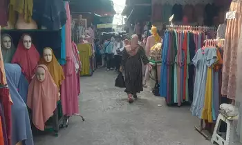 Suasana di Pasar Tanah Abang pada Sabtu pagi