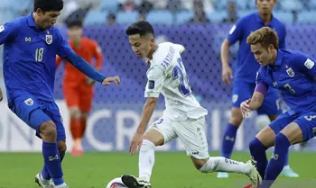 Gelandang Uzbekistan Abbosbek Fayzullaev