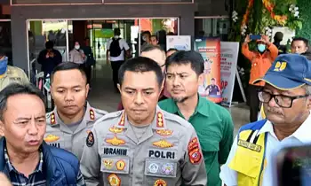 Kepala Bidang Humas Polda Jabar Kombes Pol Ibrahim Tompo (tengah)