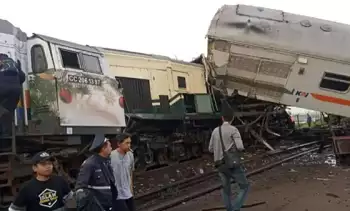 Trabrakan KA Turangga vs Komuter Lokal Bandung Raya