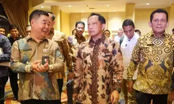 Dirjen Dukcapil Teguh Setyabudi bersama Menteri Dalam Negeri (Mendagri) Tito Karnavian