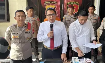 Kepala Satreskrim Polres Malang AKP Gandha Syah Hidayat (tengah)