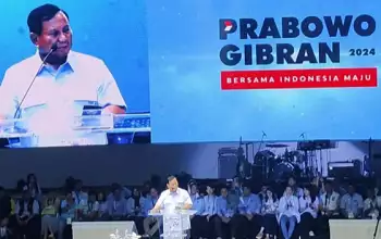 Calon presiden Prabowo Subianto memberikan orasi dalam acara Apel Akbar