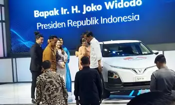 Presiden Jokowi di ajang pameran otomotif IIMS 2024 di JiExpo, Jakarta Pusat