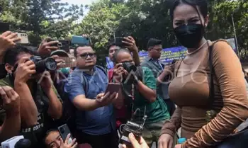 Fransisca Candra Novitasari atau Siskaeee (kanan)