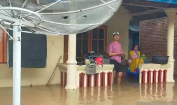 rumah warga yang diterjang banjir di Kabupaten Sumbawa, Nusa Temggara Barat (NTB)