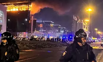 Pasukan keamanan berjaga di dekat Crocus City Hall, Krasnogorsk, Rusia