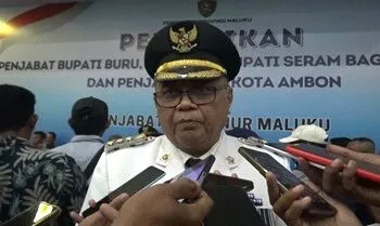 Dominggus Kaya Pj Walikota Ambon frame at 1m27s