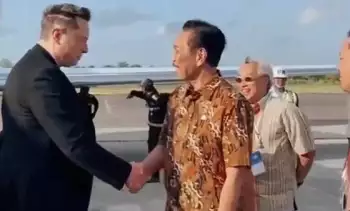 Menteri Koordinator Bidang Maritim dan Investasi Luhut Binsar Pandjaitan dan CEO Tesla Inc. sekaligus SpaceX  Elon Musk