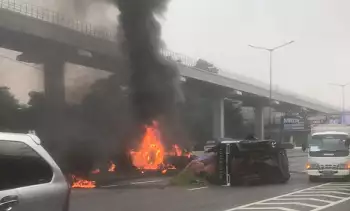 Kecelakaan Mobil Terbakar di KM 06 Tol Jakarta-Cikampek