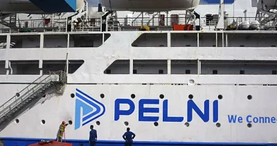 KM Umsini di Pelabuhan Makassa