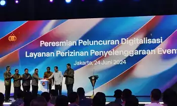 Kapolri Jenderal Pol. Listyo Sigit Prabowo bersama Presiden Joko Widodo, Sekretaris Kabinet Pramono Anung, Menko Marves Luhut Binsar Pandjaitan, Menteri BUMN Erick Thohir, Menpora Dito Ariotedjo, dan Pj. Gubernur DKI Jakarta Heru Budi Hartono