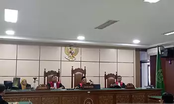 Terdakwa tipikor dana desa mengikuti persidangan di Pengadilan Tindak Pidana Korupsi