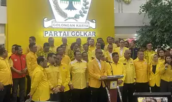 Plt Ketua Umum Partai Golkar Agus Gumiwang di kantor DPP Partai Golkar, Selasa (13/8/2024)