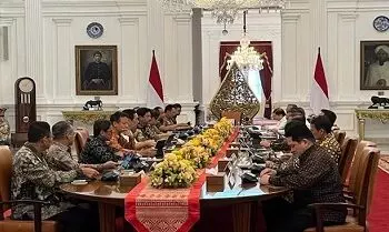 jokowi pimpin rapat di istana evadetikcom 169