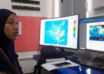 Petugas Prakirawan Cuaca Kantor Badan Meteorologi, Klimatologi dan Geofisika (BMKG) Ternate