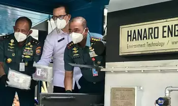 Panglima Komando Armada RI Laksamana Madya TNI Denih Hendrata (kanan), Deputi Pemberantasan BNN RI Irjen Pol. I Wayan Sugiri (tengah), Panglima Komando Armada I Laksamana Muda TNI Yoos Suryono Hadi (kiri) di Markas Komando Koarmada RI, Jakarta, Kamis (19/9/2024)