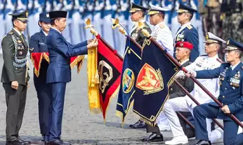 Grup 1 Komando Pasukan Khusus (Kopassus) yang bermarkas di Kota Serang, Banten menerima penghargaan tanda kehormatan Samkarya Nugraha dari Presiden Republik Indonesia (RI) Joko Widodo pada peringatan HUT TNI ke-79 di Monas, Jakarta pada Sabtu (5/10).