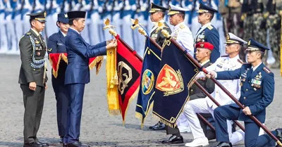 Grup 1 Komando Pasukan Khusus (Kopassus) yang bermarkas di Kota Serang, Banten menerima penghargaan tanda kehormatan Samkarya Nugraha dari Presiden Republik Indonesia (RI) Joko Widodo pada peringatan HUT TNI ke-79 di Monas, Jakarta pada Sabtu (5/10).