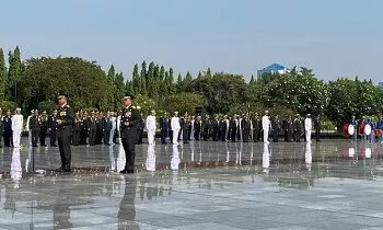 panglima tni jenderal agus subiyanto memimpin ziarah ke taman makam pahlawan tmp kalibata jakarta selatan menjelang hut ke 79 1 169