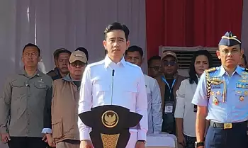 Wakil Presiden RI Gibran Rakabuming Raka memberikan arahan kepada pengawas pemilu dalam Apel Siaga Masa Tenang,Pemungutan, dan Penghitungan Suara di Jakarta Pusat, Rabu (20/11/2024)