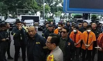 polda metro jaya menggeledah kantor kementerian komunikasi dan digital komdigi usai menetapkan oknum pegawai komdigi terlibat 3 169