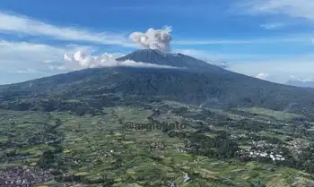 Gunung Marapi di Kabupaten Agam dan Kabupaten Tanah Datar, Provinsi Sumatera Barat (Sumbar) meletus pada Jumat sore (25/4/2025).