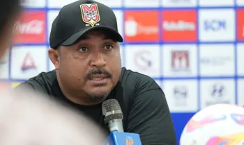 Pelatih Kepala Malut United FC, Imran Nahumarury di Ternate, Minggu (15/6/2025)