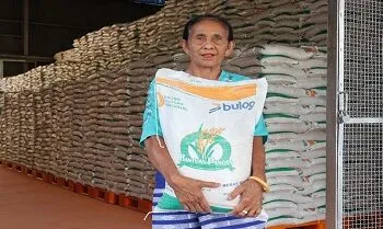 Perum Bulog memastikan penyaluran bantuan pangan beras kepada 18,27 juta penerima. bantuan pangan (PBP) di seluruh Indonesia