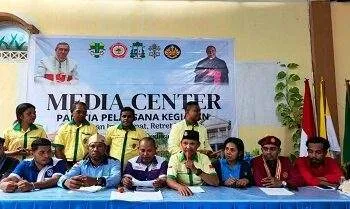 Pemuda dan Ormas Aru Menyampaikan keterangan Dukung Kunjungan Dubes Vatikan ke Kepulauan Aru.