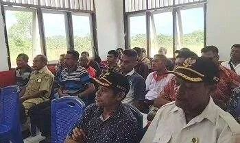 Pertemua Pengembalian Dana Bumdes difasilitasi Camat kepulauan Moa
