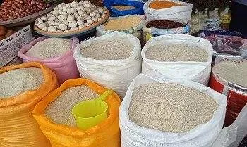 Beras di sejumlah pasar tradisional Kota Ambon mengalami lonjakan harga