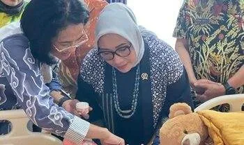menjenguk bocah mk
