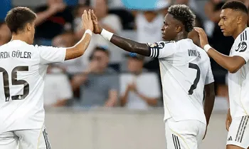 Pemain-pemain Real Madrid Arda Guler (kiri), Vinicius Junior (tengah) dan Kylian Mbappe (kanan)