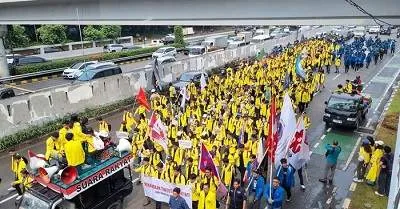 demonstrasi di depan dpr