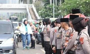 personel polisi