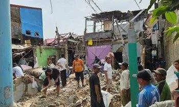 sisa puing rumah
