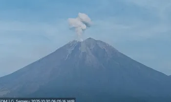 Gunung Semeru Meletus Delapan Kali, Kolom Abu Capai 800 Meter