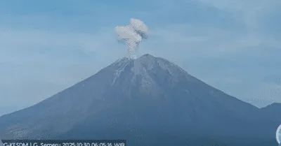 Gunung Semeru Meletus Delapan Kali, Kolom Abu Capai 800 Meter