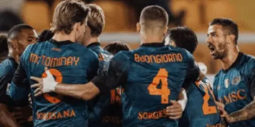 Napoli Tekuk Lecce, Kokoh di Puncak Serie A