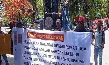demo anak adat