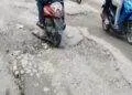 Jalan di Kota Namlea Banyak yang Rusak, Warga Resah Akibat Tak Ada Drainase