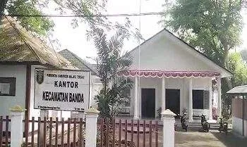 kantor camat banda
