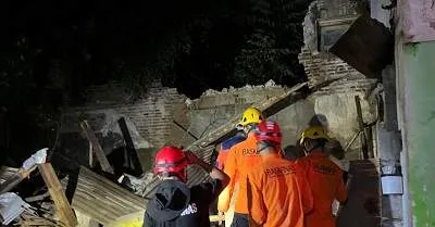 Lima orang tertimpa rumah roboh di Semarang, satu meninggal