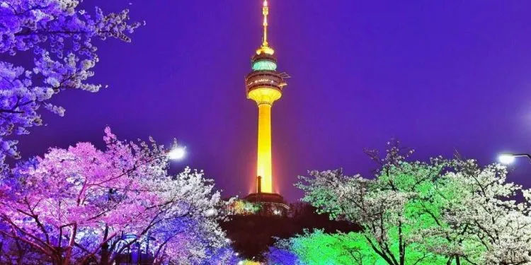 5 Fakta Namsan Tower, Landmark Paling Mencolok di Seoul 1 Namsan Tower