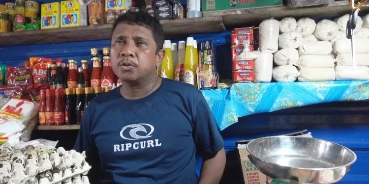 Pedagang Pasar Mardika, Masih Jual Minyak Goreng Rp 20.000 Per Liter 1 Pedagang Pasar Mardika Jual Minyak Goreng Rp 20.000 Per Liter