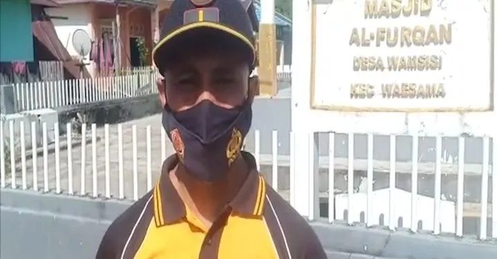 Kapolsek Waesama Kerahkan Seluruh Personil Laksanakan Jumat Berkah 1 Kapolsek Waesama Kerahkan Seluruh Personil Laksanakan Jumat Berkah